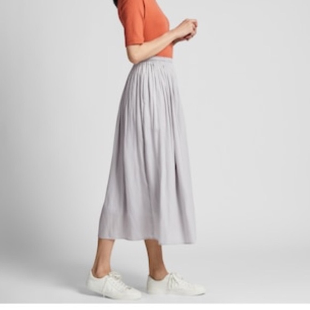 BRAND NEW Uniqlo light grey gathered skirt